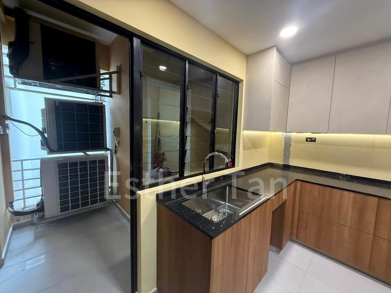 3 Bed Condo for Rent in  Park East - Image 7