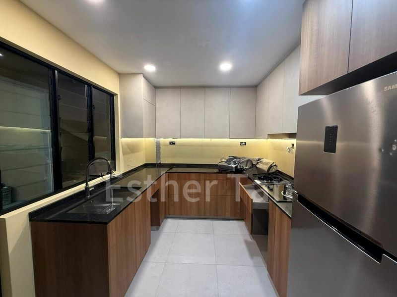 3 Bed Condo for Rent in  Park East - Image 2