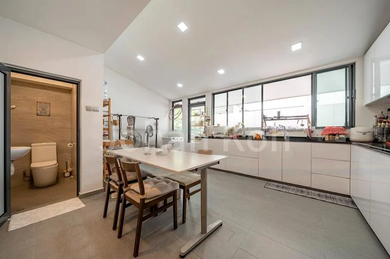 4 Bed Terraced House (Landed) for Rent in  Still Lane - Image 10