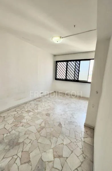 4 Room (4I) HDB for Sale in  187 Bukit Batok West Avenue 6 - Image 4