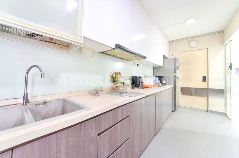 Executive HDB for Sale in  143 Rivervale Drive - Image 12