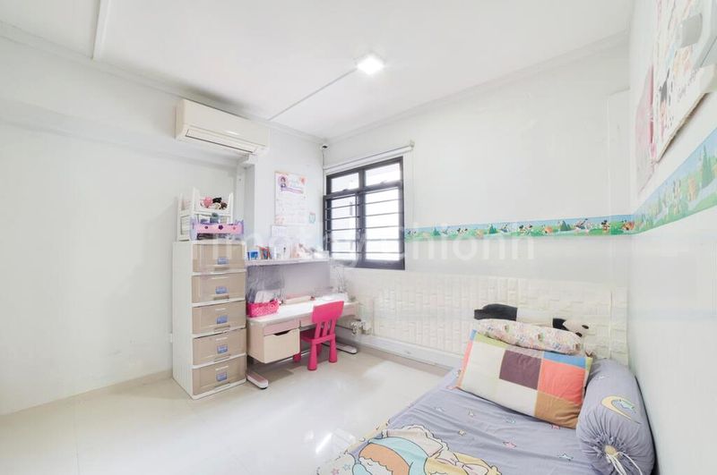 Executive HDB for Sale in  143 Rivervale Drive - Image 9