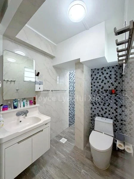 Jumbo HDB for Sale in 434 Ang Mo Kio Avenue 10 - Image 1