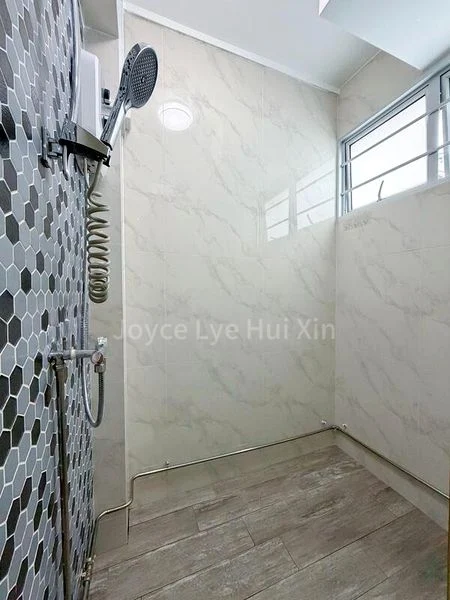 Jumbo HDB for Sale in 434 Ang Mo Kio Avenue 10 - Image 2