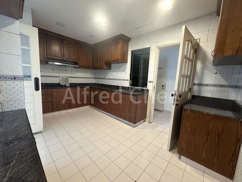 4 Bed Condo for Rent in  Rich Mansions - Image 3