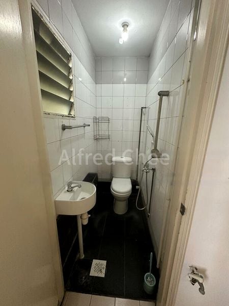 4 Bed Condo for Rent in  Rich Mansions - Image 5