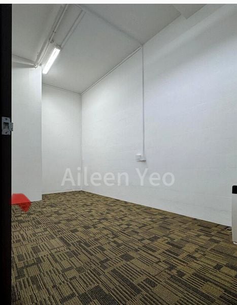 Light Industrial (B1) for Rent: Midview City - Image 1