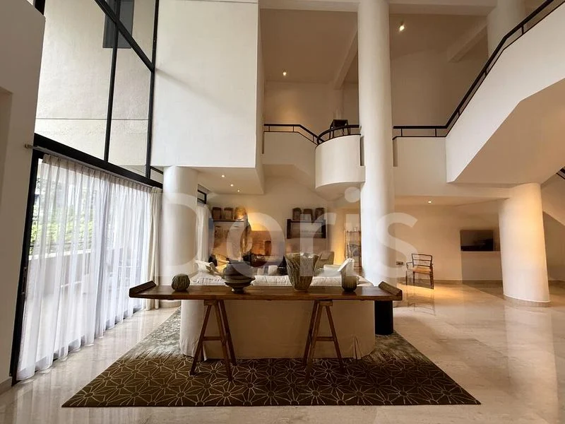 3 Bed Condo for Rent in  The Colonnade - Image 1