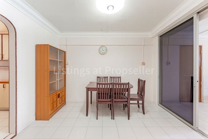 5 Room (5I) HDB for Sale in 804 Yishun Ring Road - Image 5