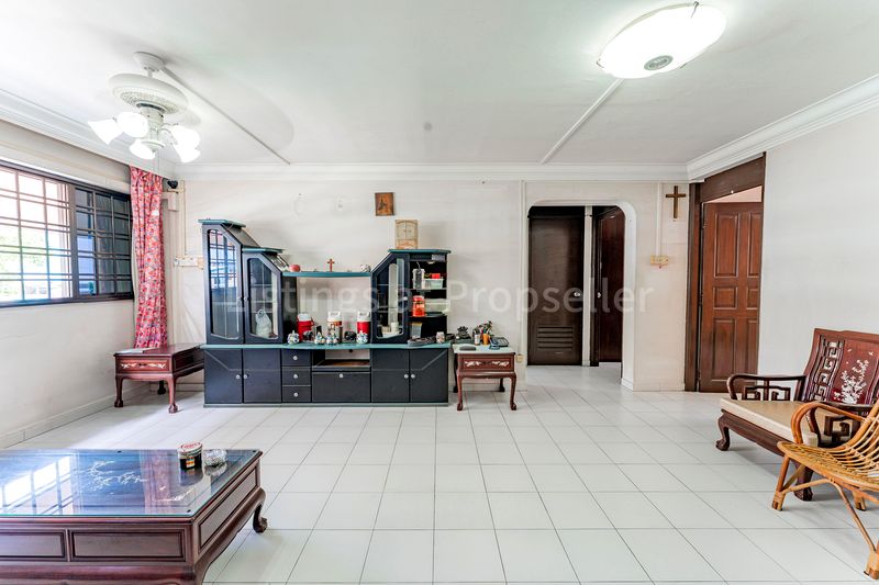 5 Room (5I) HDB for Sale in 804 Yishun Ring Road - Image 3