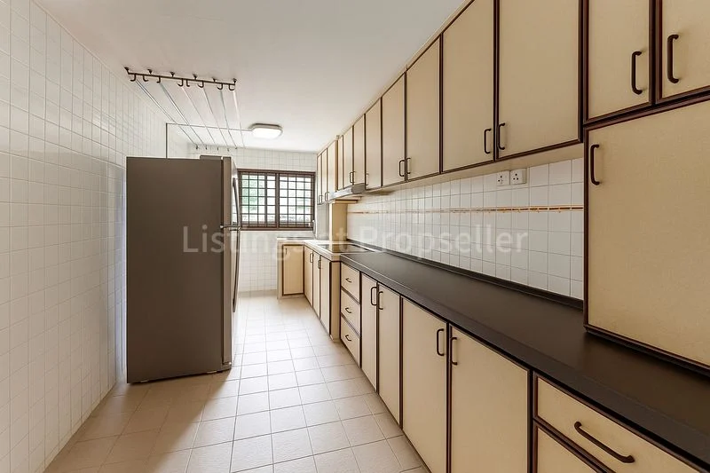 5 Room (5I) HDB for Sale in 804 Yishun Ring Road - Image 4