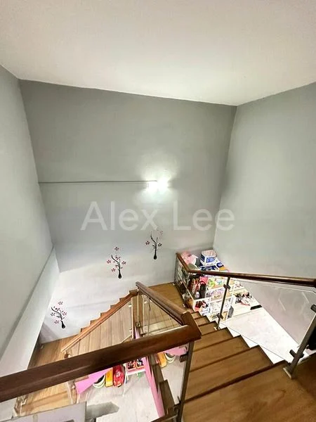 Maisonette HDB for Sale in  336 Jurong East Avenue 1 - Image 4