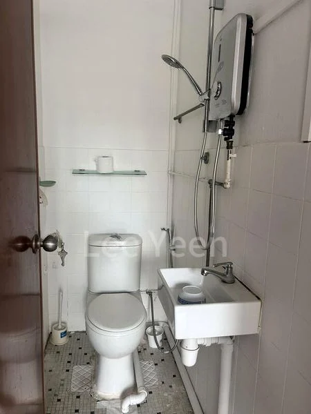 4 Bed Terraced House (Landed) for Rent in Hougang Central - Image 1