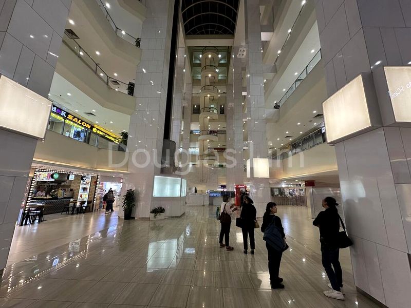 Shop / Shophouse for Sale: Lucky Plaza - Image 2