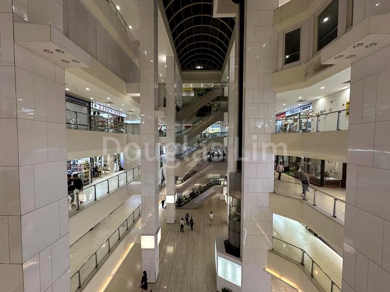 Shop / Shophouse for Sale: Lucky Plaza - Image 4