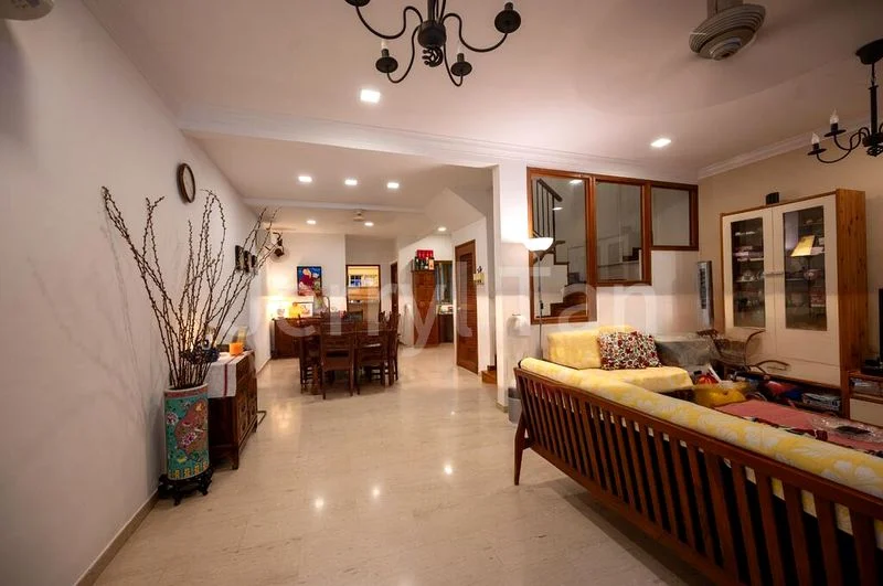 6 Bed Terraced House (Landed) for Rent in  Clover Park - Image 3