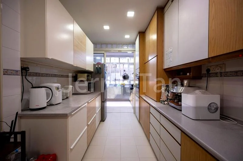 6 Bed Terraced House (Landed) for Rent in  Clover Park - Image 2