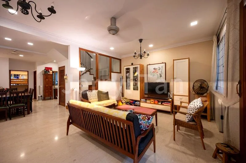 6 Bed Terraced House (Landed) for Rent in  Clover Park - Image 1