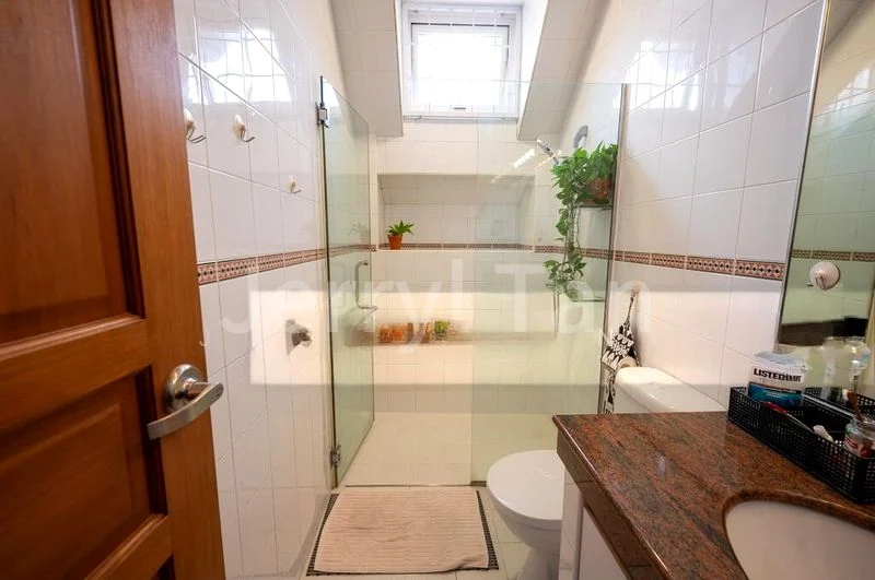 6 Bed Terraced House (Landed) for Rent in  Clover Park - Image 12