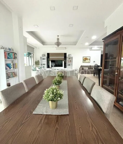 4 Bed Condo for Sale in  Maple Woods - Image 4