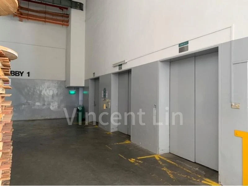 Light Industrial (B1) for Rent: Amtech Building - Image 3