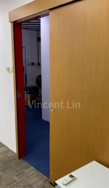 Light Industrial (B1) for Rent: Amtech Building - Image 5