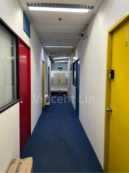 Light Industrial (B1) for Rent: Amtech Building - Image 4
