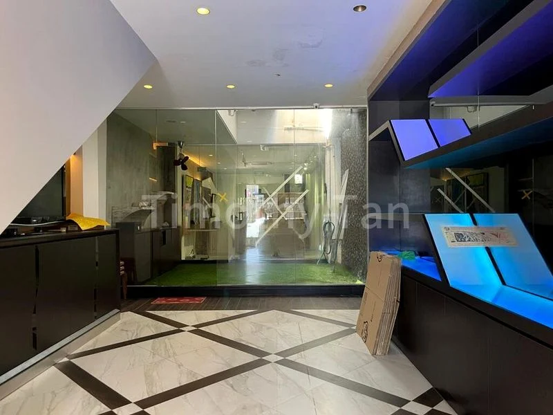 Ground Floor with High Ceiling Commercial Space Near Maxwell MRT - Image 4