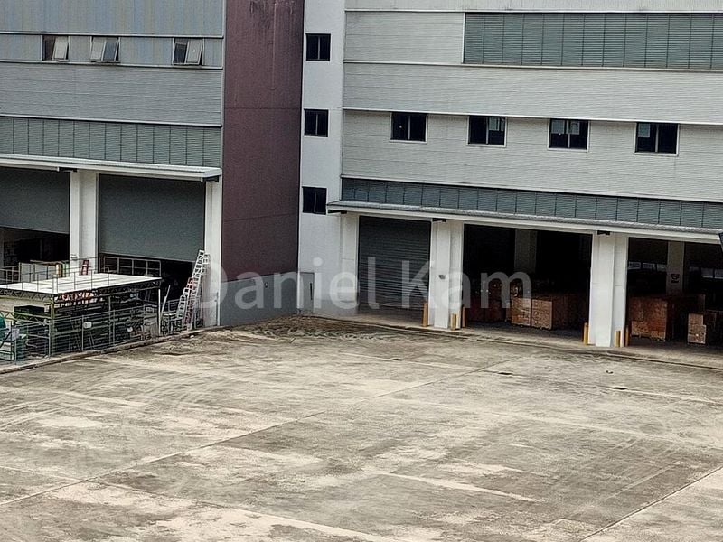 Factory / Workshop (B2) for Rent: Ground floor factory warehouse; heavy floor loading, 75KN/m2, docker leveller, loading bay. - Image 3