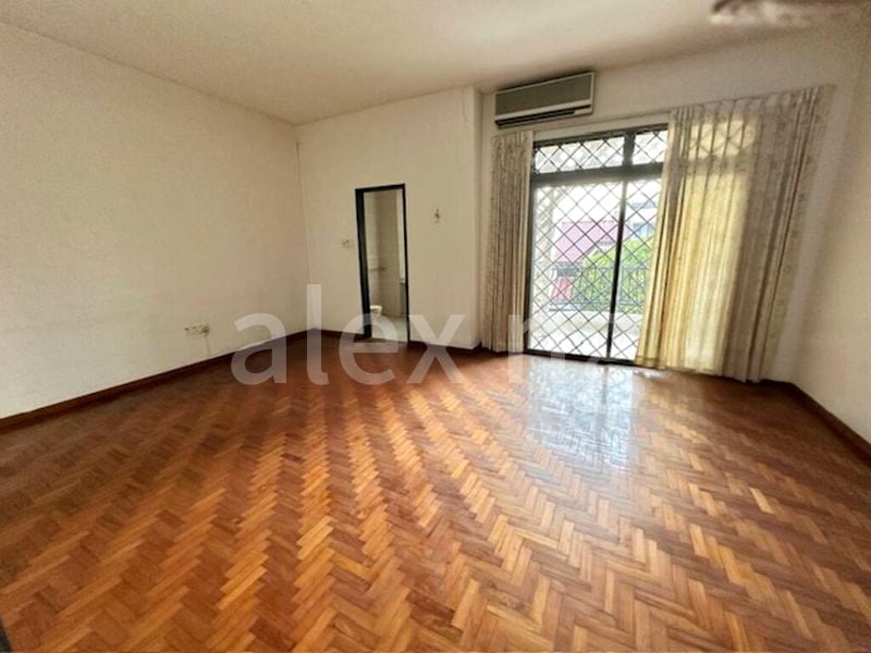 6 Bed Terraced House (Landed) for Sale in Jalan Lapang - Image 3