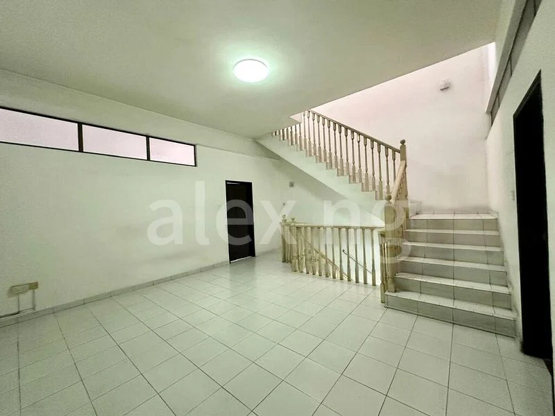 6 Bed Terraced House (Landed) for Sale in Jalan Lapang - Image 7