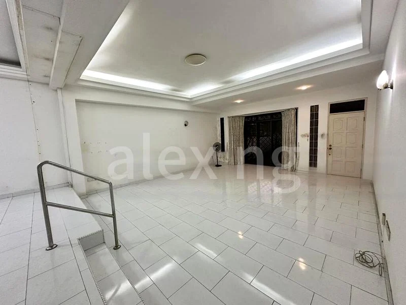 6 Bed Terraced House (Landed) for Sale in Jalan Lapang - Image 2