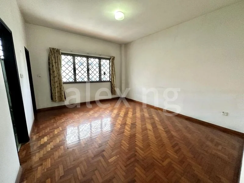 6 Bed Terraced House (Landed) for Sale in Jalan Lapang - Image 6