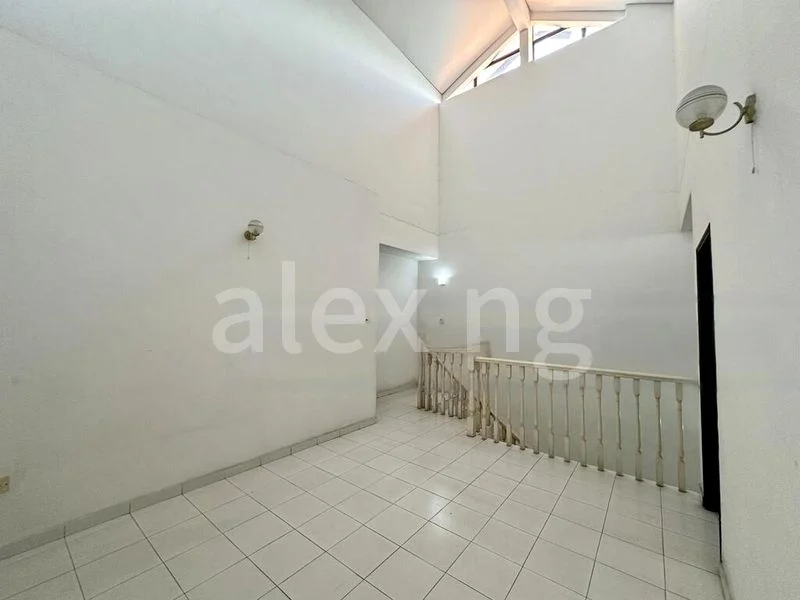 6 Bed Terraced House (Landed) for Sale in Jalan Lapang - Image 1