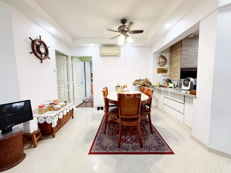 4 Room (4A) HDB for Sale in  441 Jurong West Avenue 1 - Image 2
