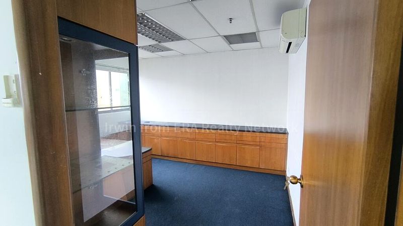 Light Industrial (B1) for Rent: Tong Lee Building - Image 5