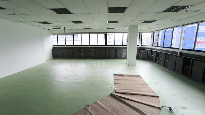 Light Industrial (B1) for Rent: Tong Lee Building - Image 4