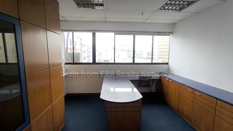 Light Industrial (B1) for Rent: Tong Lee Building - Image 1