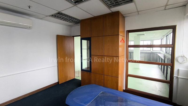Light Industrial (B1) for Rent: Tong Lee Building - Image 3