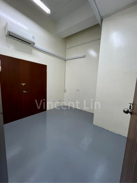 Light Industrial (B1) for Rent: Tat Ann Building - Image 4