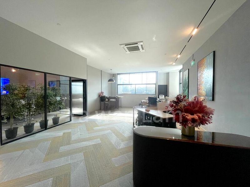 Light Industrial (B1) for Rent: EPL Building - Image 2