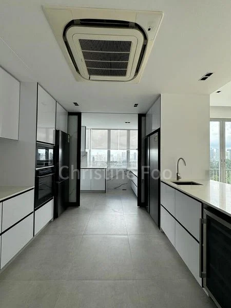 4 Bed Condo for Rent in  Draycott Eight - Image 9