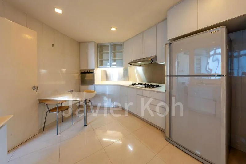 4 Bed Condo for Rent in  The Waterside - Image 13
