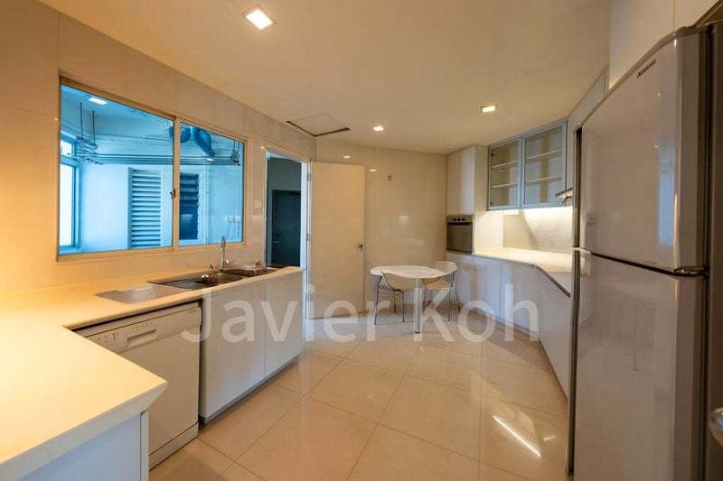 4 Bed Condo for Rent in  The Waterside - Image 14