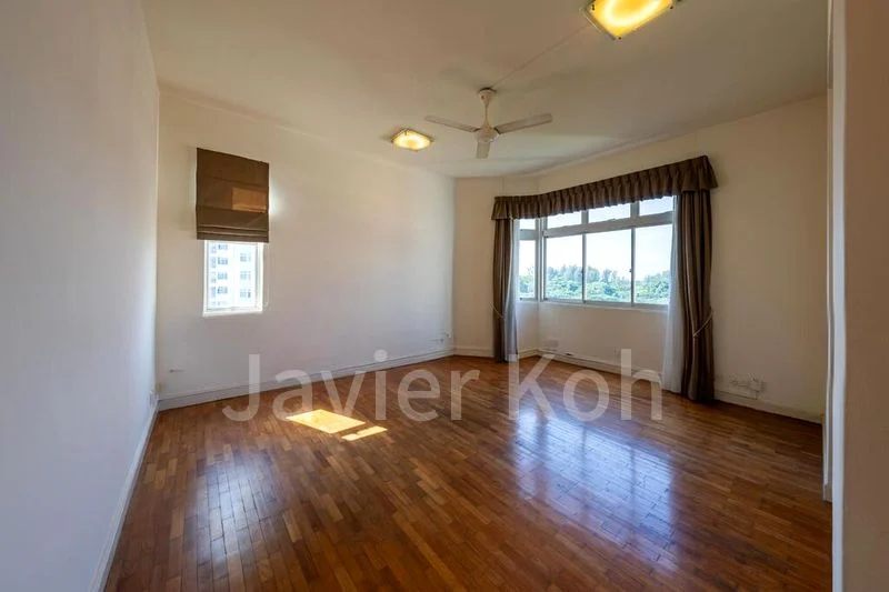 4 Bed Condo for Rent in  The Waterside - Image 11