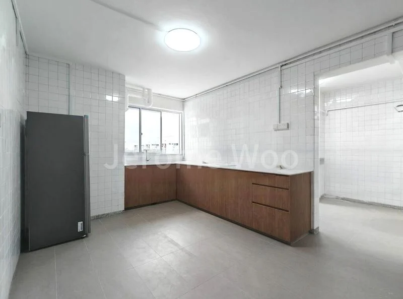 5 Room (5STD) HDB for Sale in  413 Pandan Gardens - Image 3