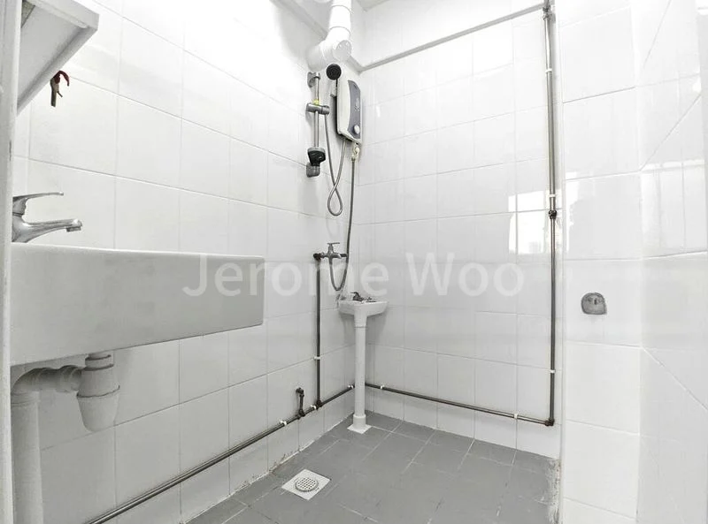 5 Room (5STD) HDB for Sale in  413 Pandan Gardens - Image 9