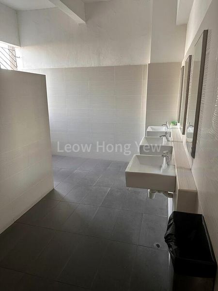 Light Industrial (B1) for Rent: Tong Lee Building - Image 2