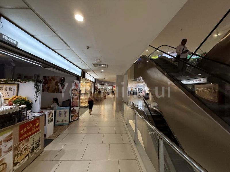 Shop / Shophouse for Rent: Lucky Plaza - Image 2