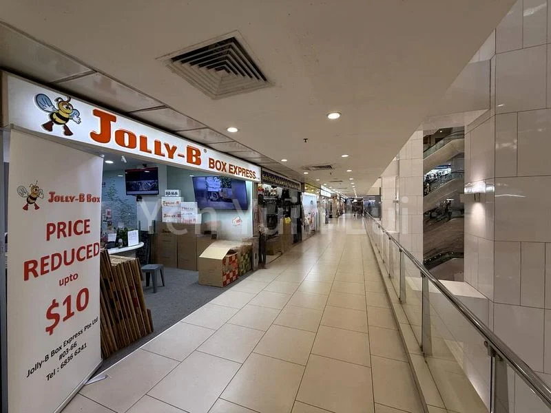 Shop / Shophouse for Rent: Lucky Plaza - Image 1